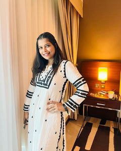 Muslin Hand-Embroidered Lace Kurta