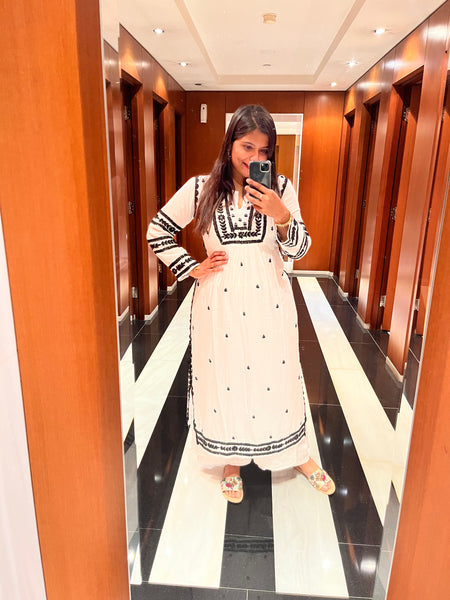 Veersons Chikankari Hand-Embroidered Muslin Kurta with Lace Detailing